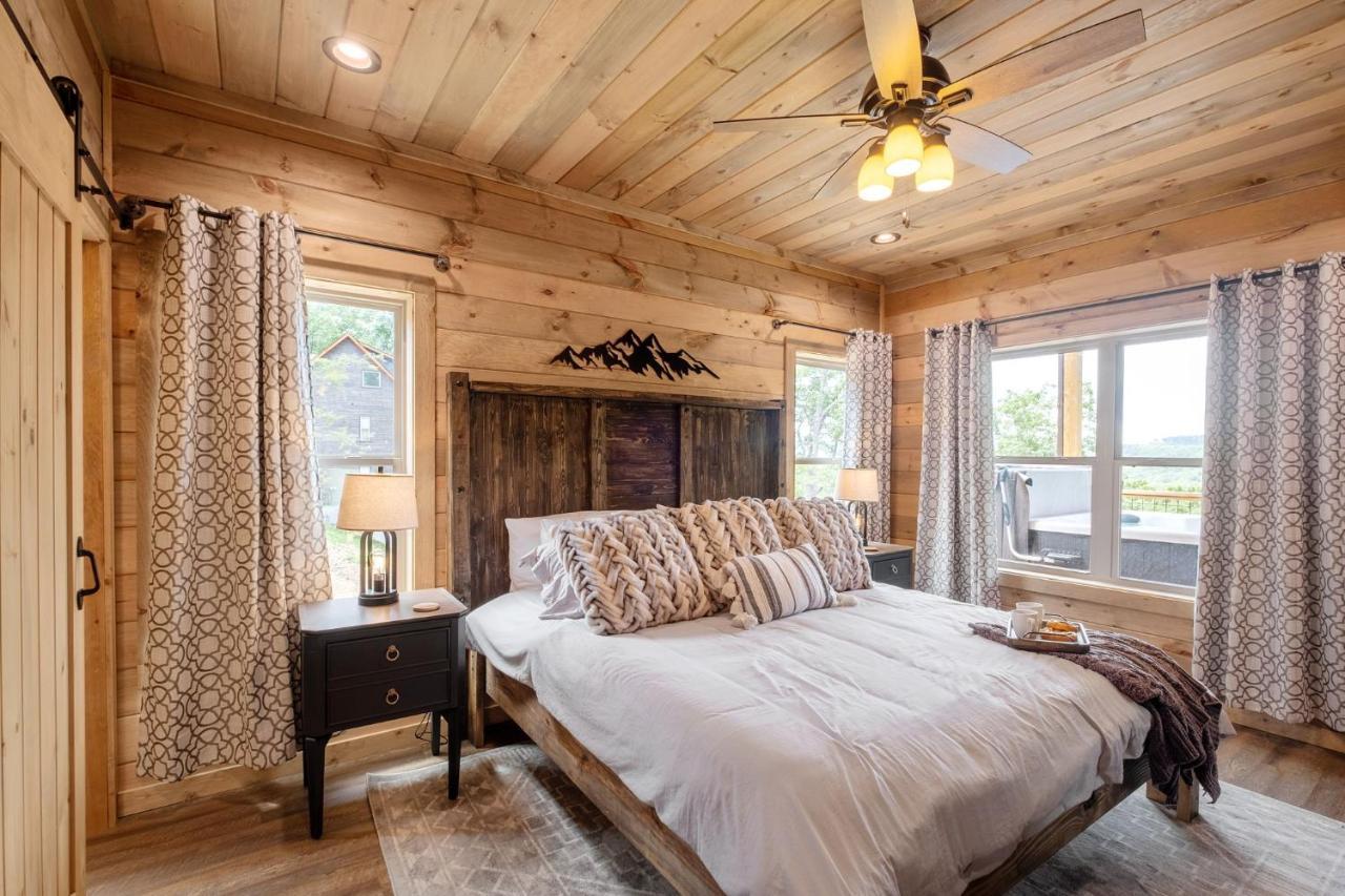 New / 3 King Suites / Sleeps12 / View / 5 Mi To Pf / Hot Tub Sevierville Exterior foto